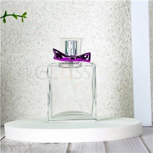 Garrafas de perfume antigas com pulverizador de perfume